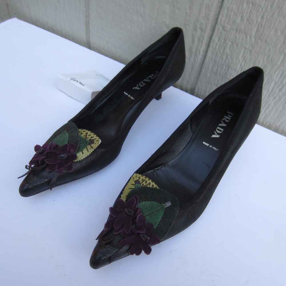 PRADA Heels size 5.5 Black Leather Floral Applique Kitten Pointed Toe Luxury Y2K